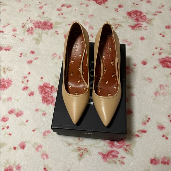 Coach Waverly beechwood 9.5 never worn - Picture 1 of 7